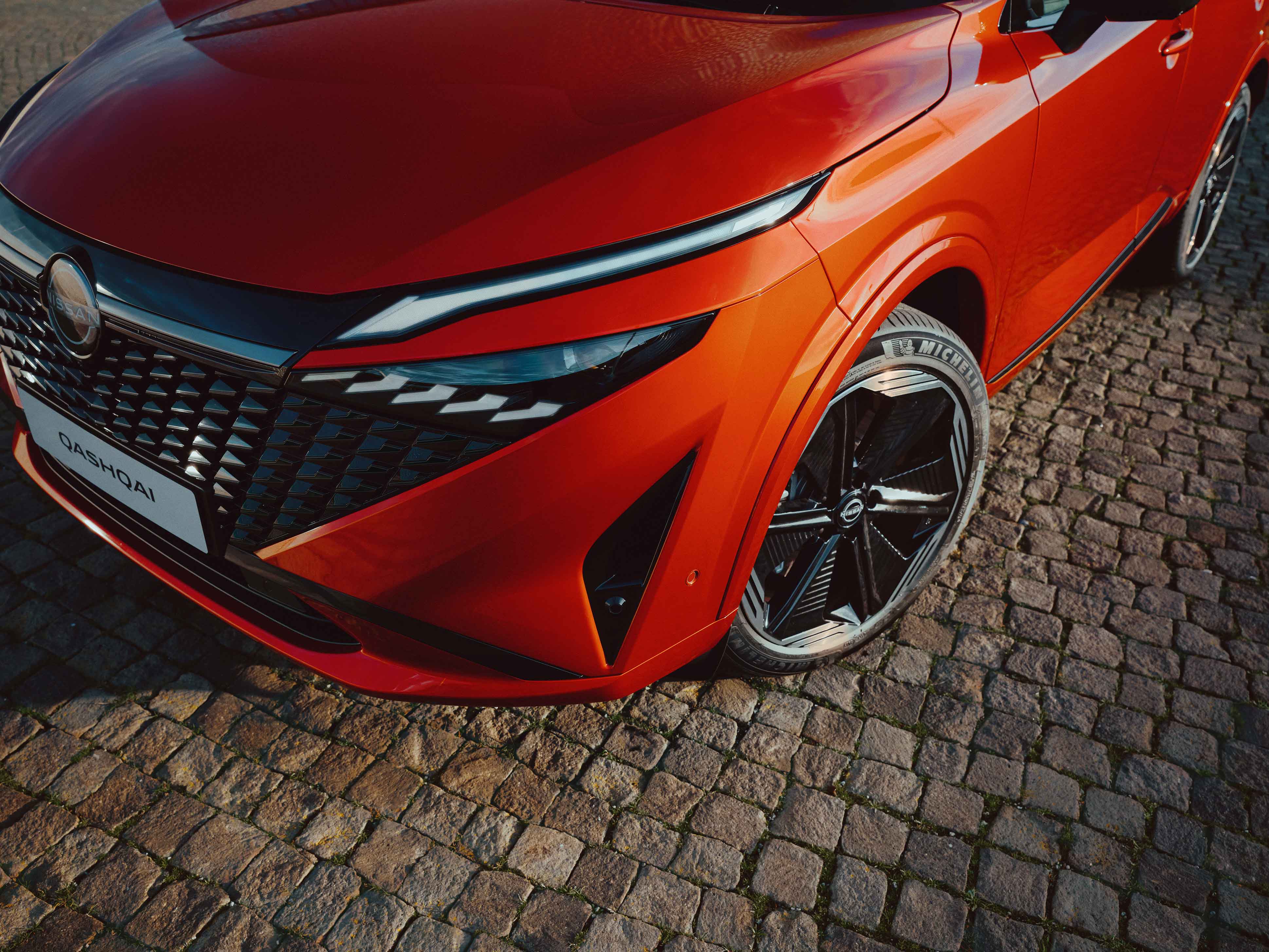 Video av exteriör design på Nissan QASHQAI e-Power - hybrid SUV